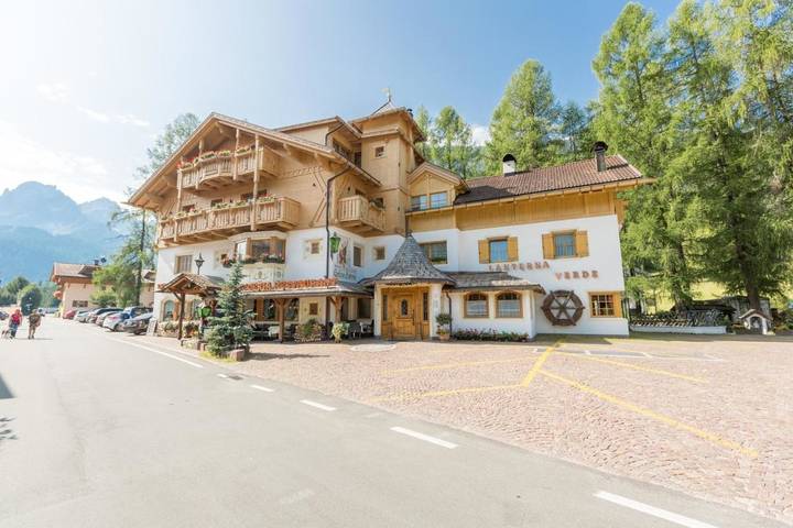 Hotel für 6 Personen, mit Balkon und Terrasse sowie Garten und Ausblick in Sexten