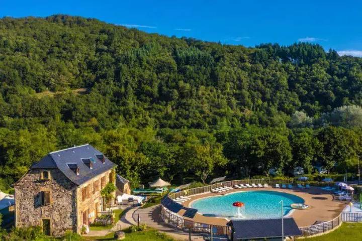Chalet pour 4 personnes, avec piscine et terrasse, animaux acceptés dans l' Aveyron - 2