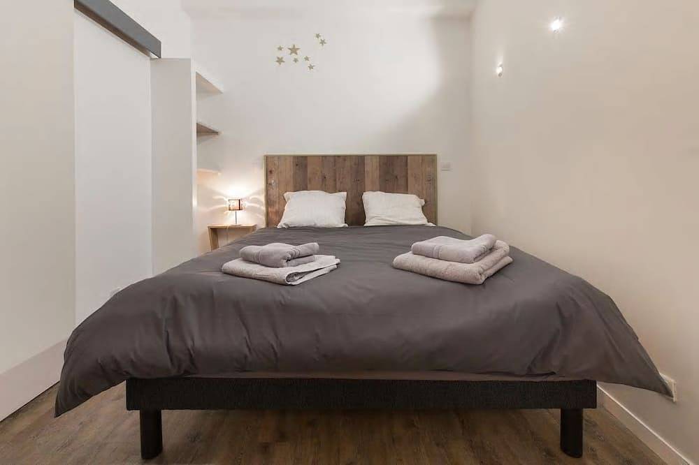 Apartamento entero, Apartamento-Estándar-Baño con ducha-Vista al patio in Louviers, Región de Les Andelys