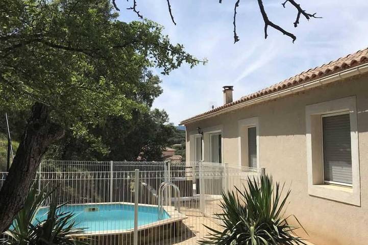 Location de vacances pour 6 personnes, avec Piscine à Puéchabon