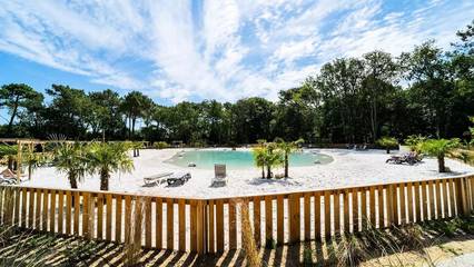 Camping pour 4 personnes, avec terrasse et piscine à Les Mathes