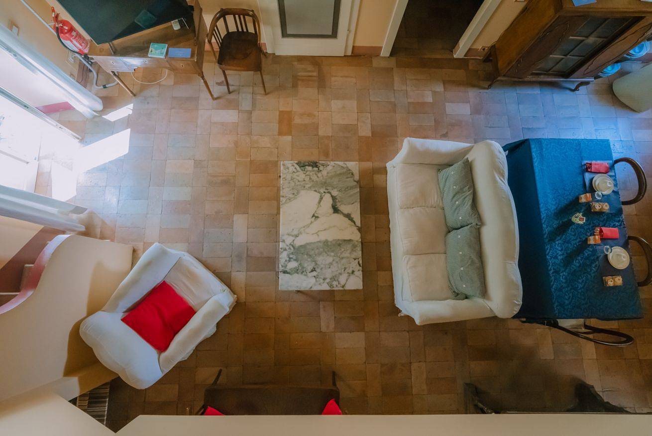 Appartement entier, The Barn: overlooking the secret garden, much loved by many. 7 km from beautiful sea beaches.        in Fermo (Village), Fermo