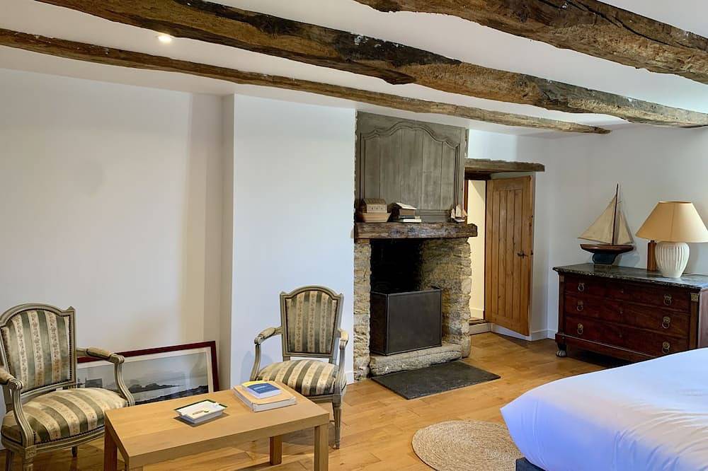 Manoir au Bord de Leau Avec Piscine Chauffée in Theix-Noyalo, Côte des Mégalithes