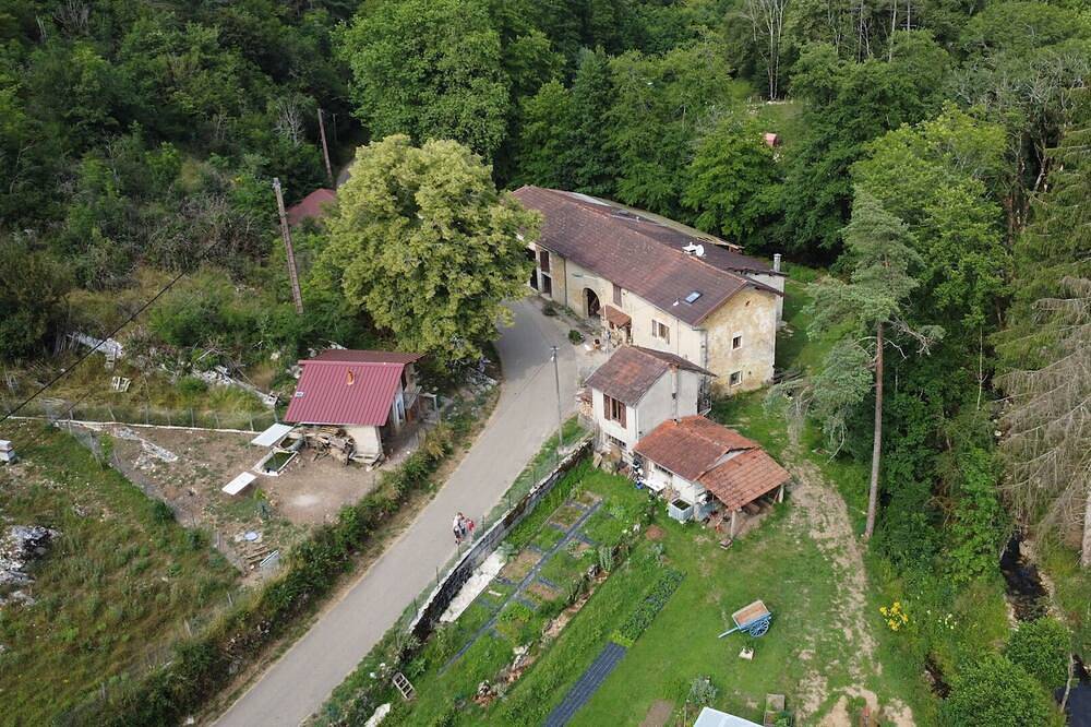 La Chambrée du Moulin in Montagna-le-Templier, Montlainsia