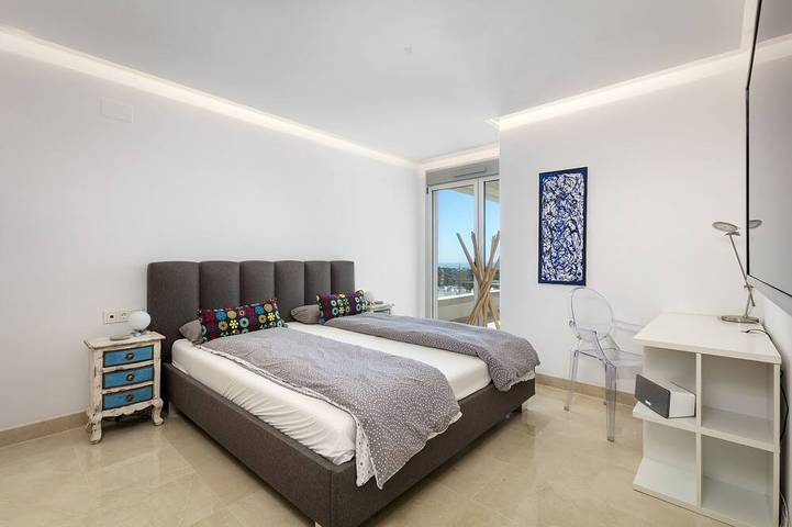 Ganze Wohnung, Luxus-Dreizimmerwohnung in Reserva de Alcuzcuz in El Castillo de la Heredia, Benahavís