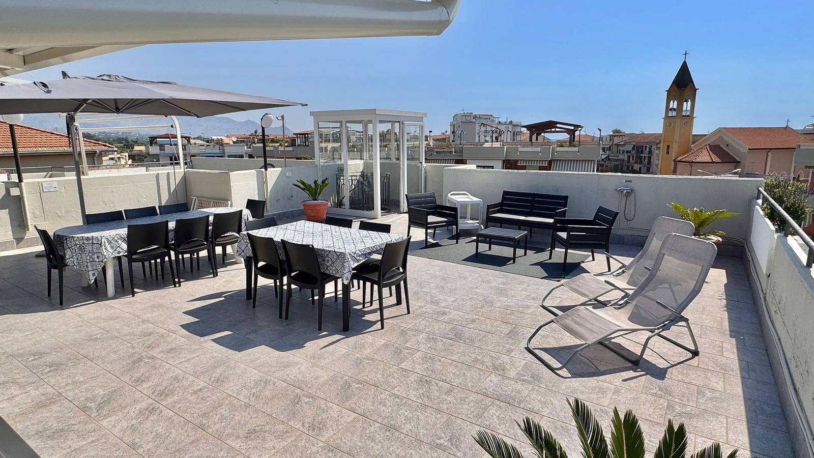 Apartamento entero, Apartamento 'La Dolce Vita - Panoramico' con vistas al mar, Wi-Fi y aire acondicionado in Fondachello, Provincia de Catania