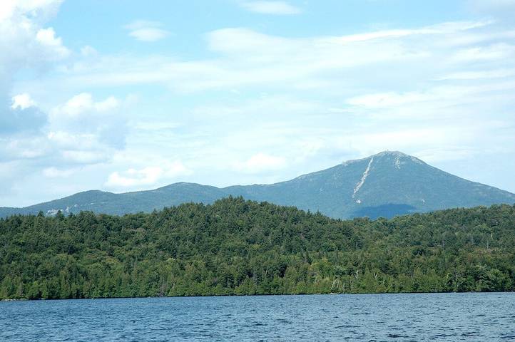 Vacation rental for 6 people, with yard in Lake Placid