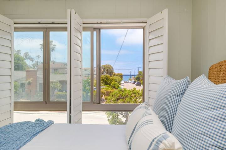 Vacation rental for 10 people, with balcony and yard in La Jolla