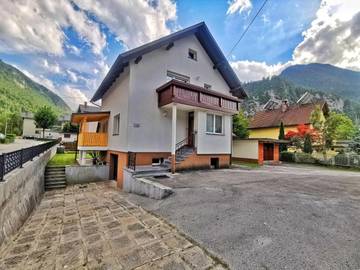 Gîte pour 4 personnes, avec balcon ainsi que vue et jardin dans Mojstrana