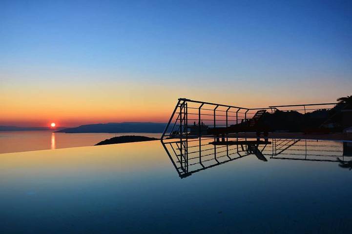 Luxusvilla mit Blick auf Makarska, privater beheizter Pool,Jacuzzi,Gym,Grill in Makarska, Makarska Riviera