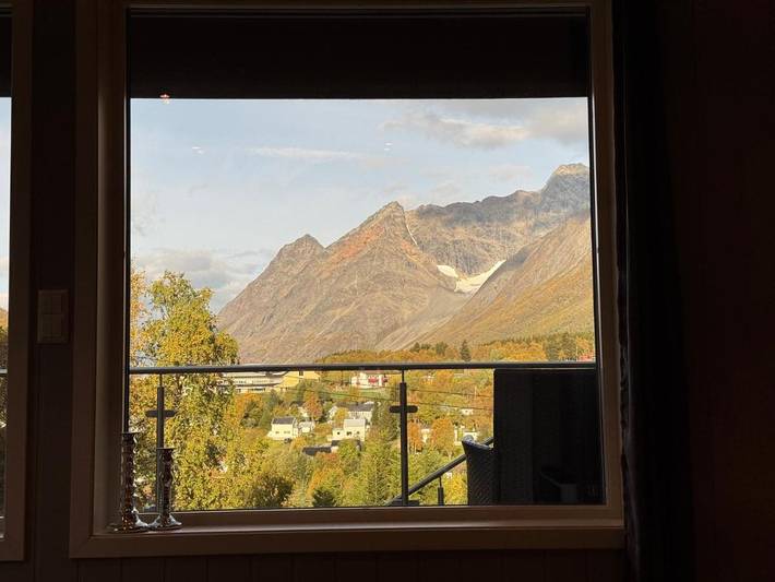 Gîte pour 4 personnes, avec Balcon ainsi que Terrasse et Vue dans Lyngseidet