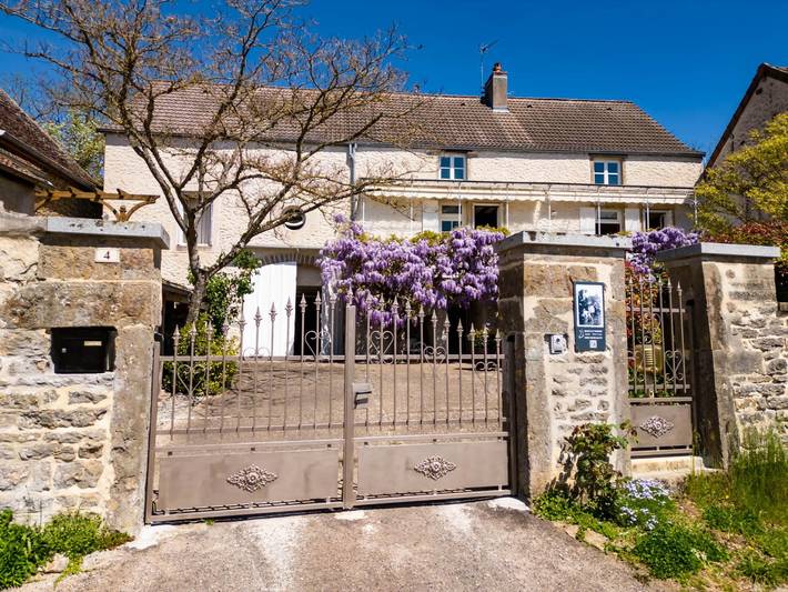 Gîte pour 4 personnes, avec jardin et terrasse à Change