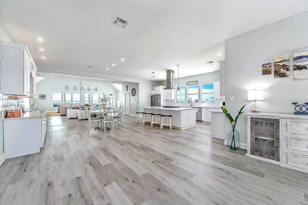 Presidential Palace - Coastal Realty Group in Grand Isle, Jefferson Parish