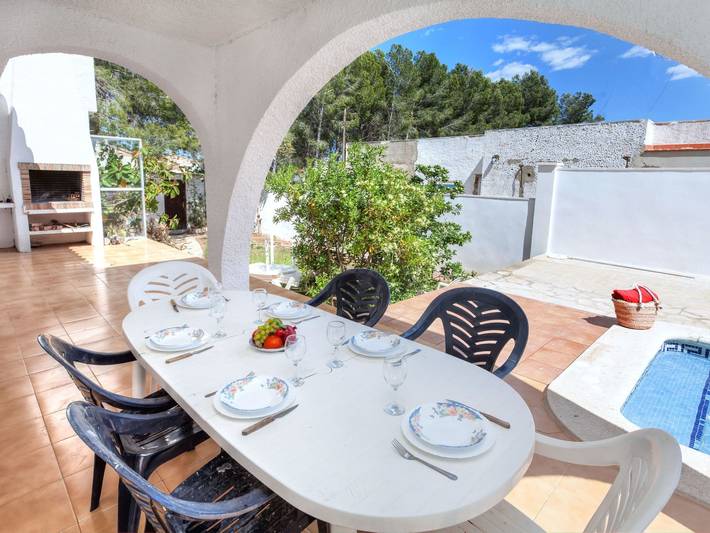 Location de vacances pour 6 personnes, avec terrasse ainsi que piscine et jardin, animaux acceptés dans Les Tres Cales - 2