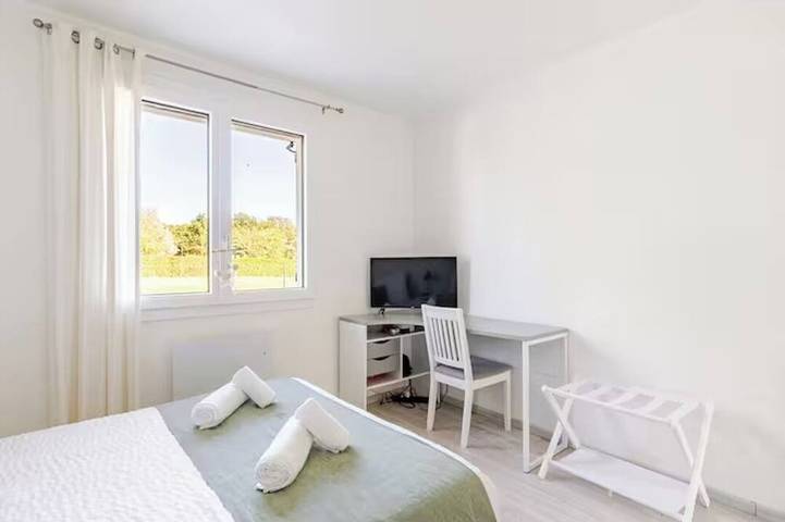 Villa 200m²- piscine aux portes du Beaujolais in Sainte-Euphémie, Ain