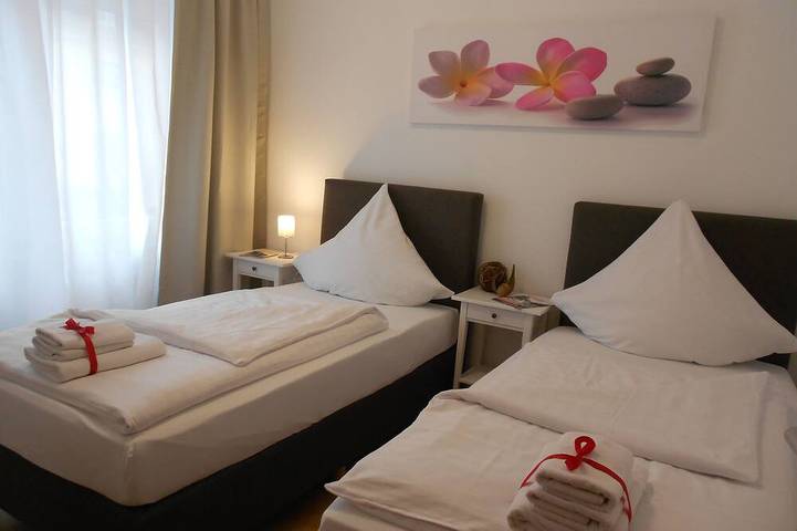 Ganze Wohnung, 🏙️ Moderne Ferienwohnung für 6 Personen – Citynah in Saarbrücken-Bübingen in Bezirk Halberg, Saarbrücken