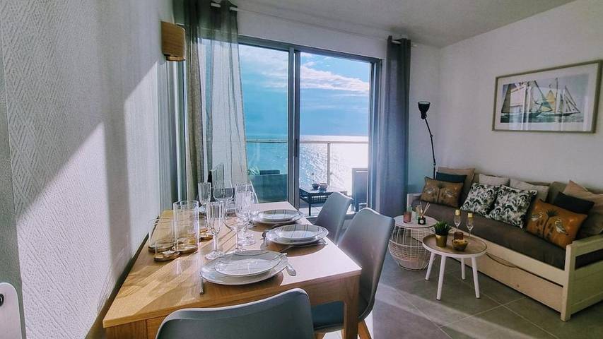 Gîte pour 4 personnes, avec Balcon et Terrasse ainsi que Piscine et Vue dans Port de Sète - 2