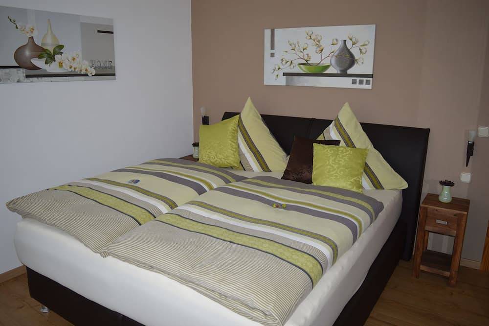 Ganze Wohnung, Neu eingerichtete Komfortferienwohnung am Fuße der Burg Thurant in Alken in Alken, Osteifel