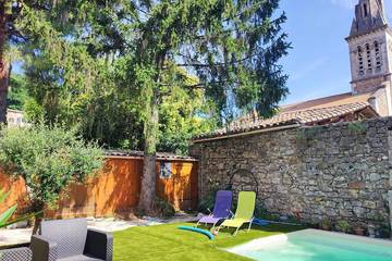 Gîte pour 2 personnes, avec piscine ainsi que terrasse et jardin à Charmes-sur-Rhône
