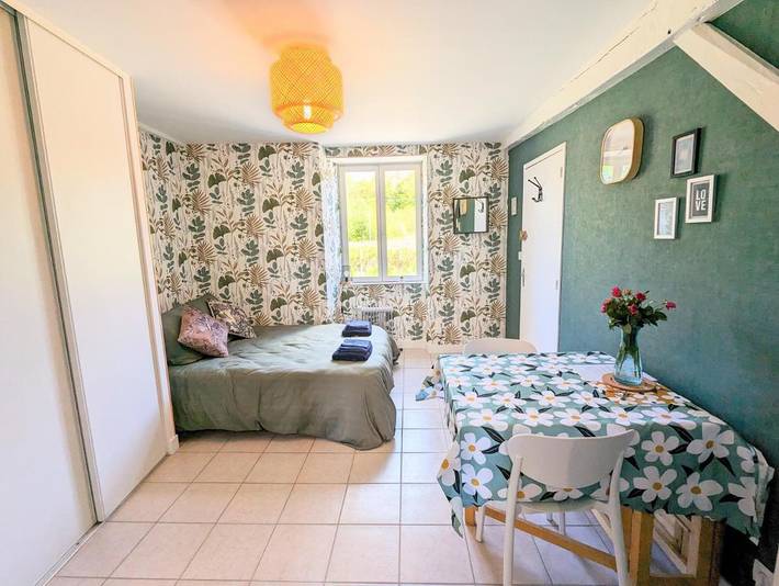 Gîte pour 2 personnes, avec terrasse à Saint-Germain-les-Belles - 2