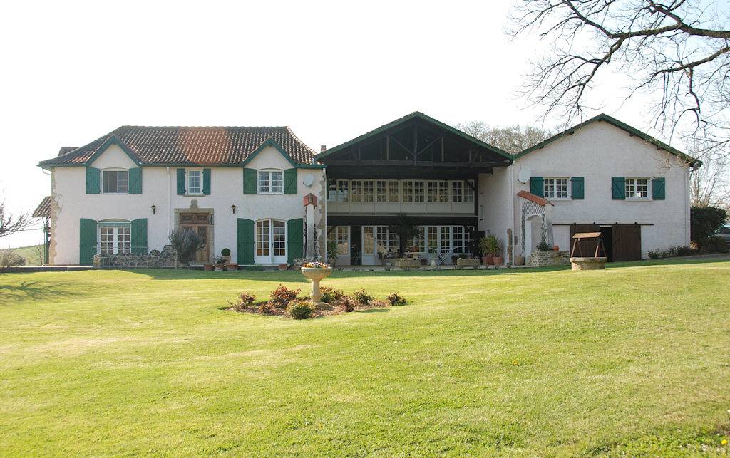 Domaine Sainte Barthe - Chambres d'hôtes - Chambre du Photographe in Aignan, Gers