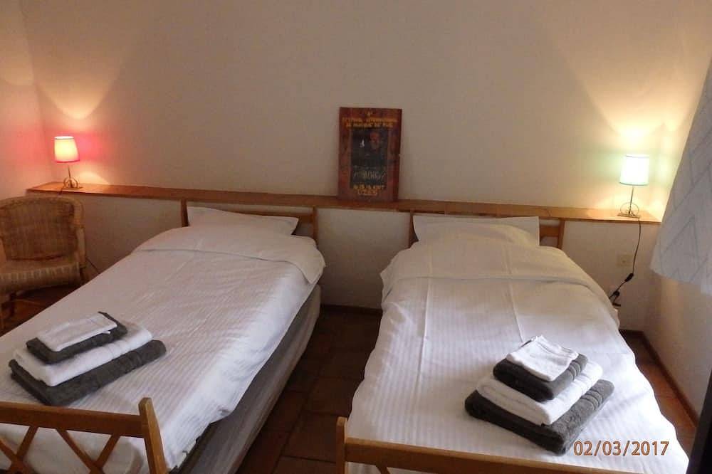 Villa met panoramisch uitzicht en groot zwembad in Saint-Siffret, Nimes en omgeving