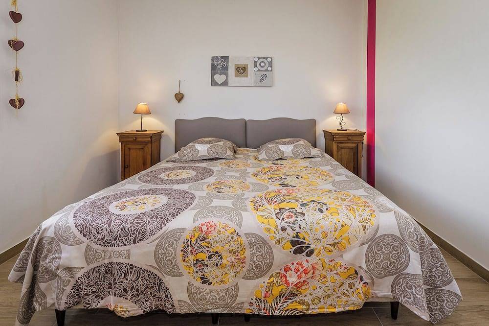 Raphaelle, spacieuse villa avec piscine privée et studio in Saint-Rabier, Périgord Noir