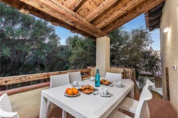 Gîte pour 6 personnes, avec piscine et terrasse, adapté aux familles à Porto Rotondo