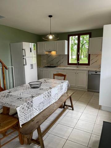 Location de vacances pour 14 personnes, avec jardin ainsi que piscine et vue, animaux acceptés dans Boulazac Isle Manoire