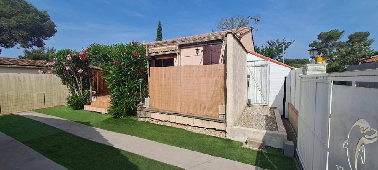 Chalet avec jolie chambre et salle de bain in Circuit Paul-Ricard, Le Castellet
