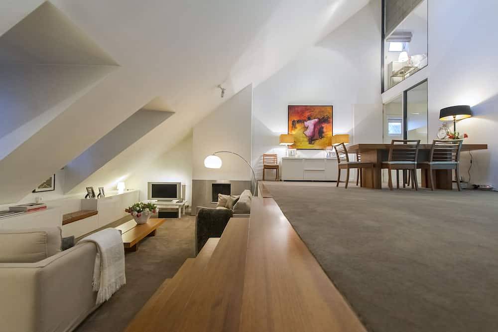 Geheel appartement, Luxe appartement aan de Maas .Meest centraal gelegen luxe verblijf in Maastricht, Limburg