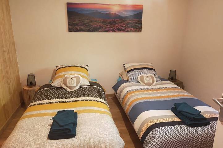 Gîte pour 8 personnes, avec jardin à Saint-Anthème - 2