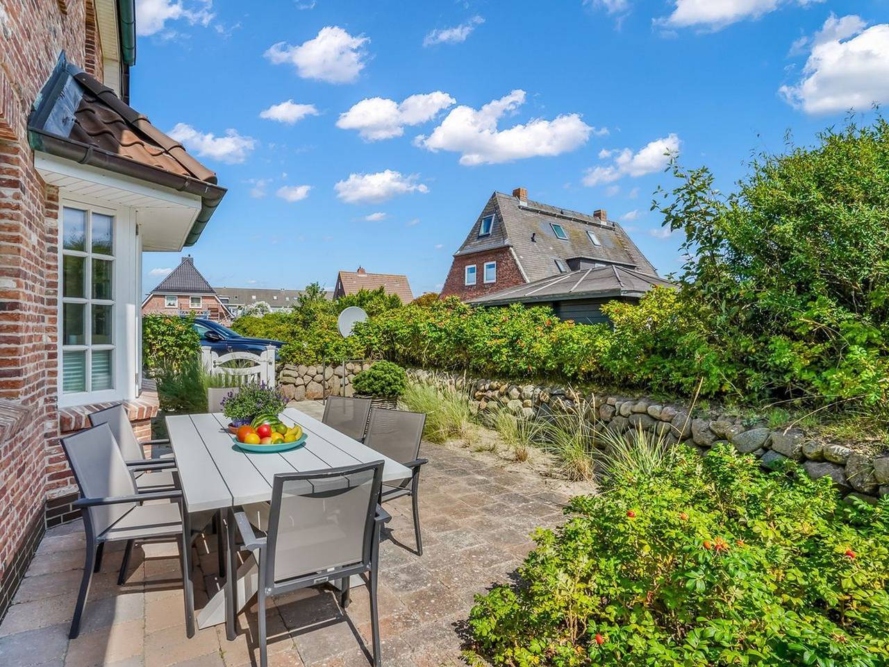 Budersand 53 - Modernes Ferienhaus mit 3 Schlafzimmern mit Terrasse, Strandkorb und Kamin in Hörnum, Sylt