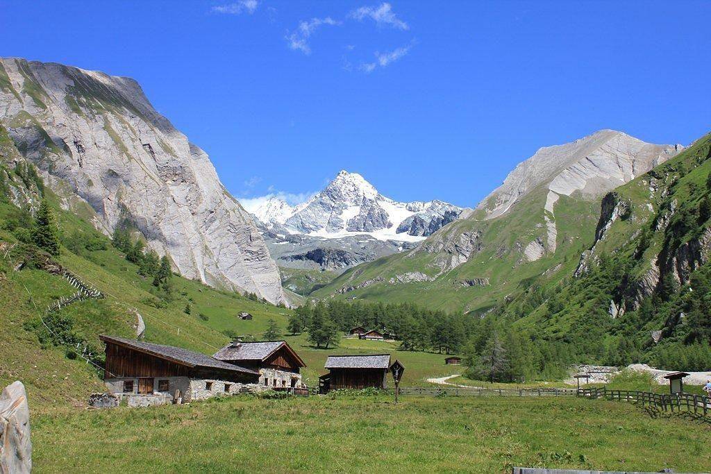 Einzelzimmer mit fl. Wasser in Kals am Großglockner, Bezirk Lienz
