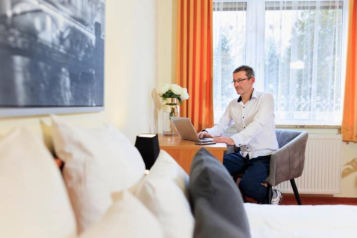 Hotel für 3 Personen, mit Terrasse und Garten in Lengenfeld - 3