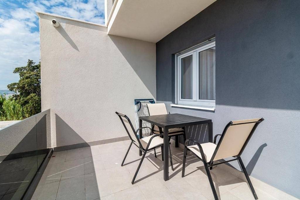 Ganze Wohnung, 2-Zimmer-Ferienwohnung mit Terrasse und Meerblick Kastel Stari, Kastela A-23348-a in Kastel Stari, Kaštela