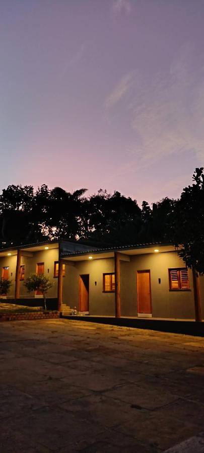 Pousadas para 3 pessoas, com jardim e balcão e ainda piscina em Ubajara