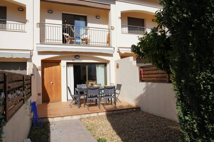 Casa rural para 4 personas, con Balcón y Terraza además de Jardín y Piscina en Gualta - 4