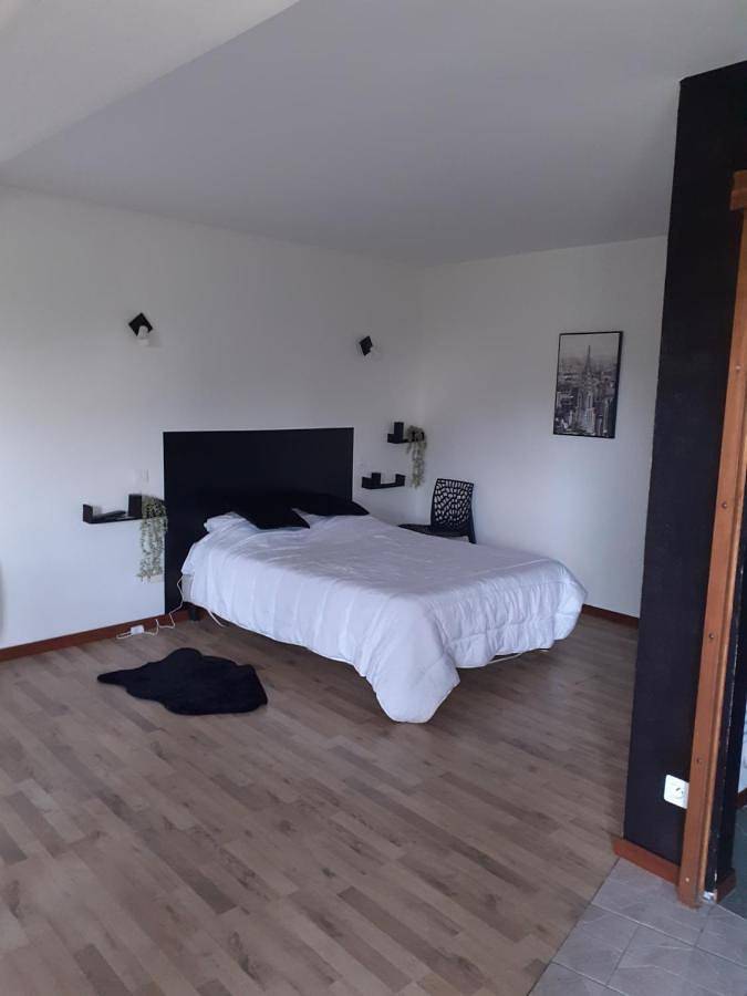 Double Room with Balcony in Rogny-les-Sept-Écluses, Région d'Auxerre
