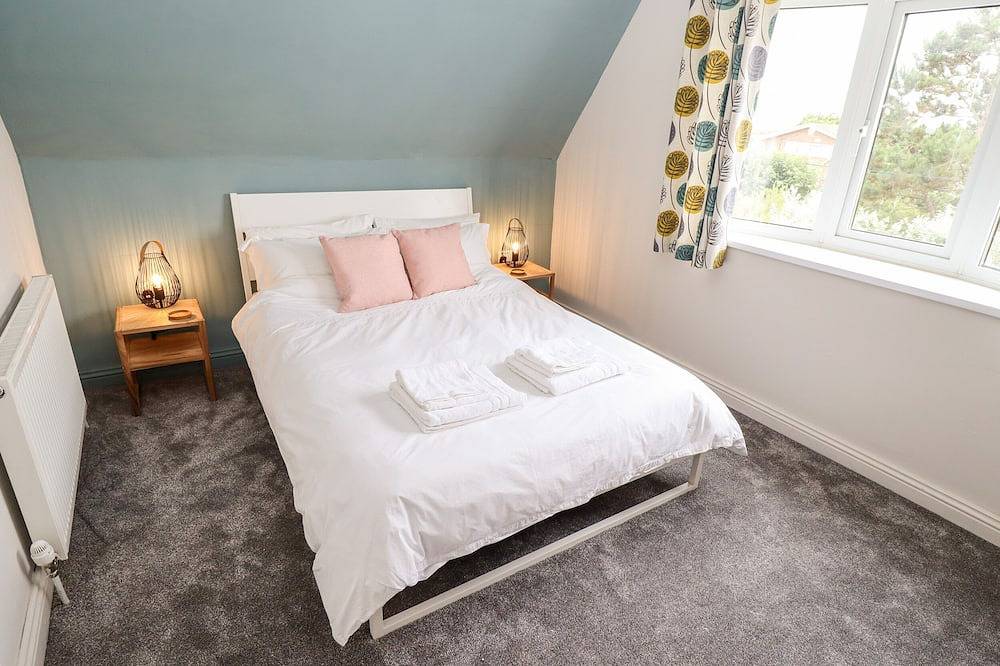 Westcott, pet friendly, with open fire in Chapel St Leonards in Anderby, Lincolnshire