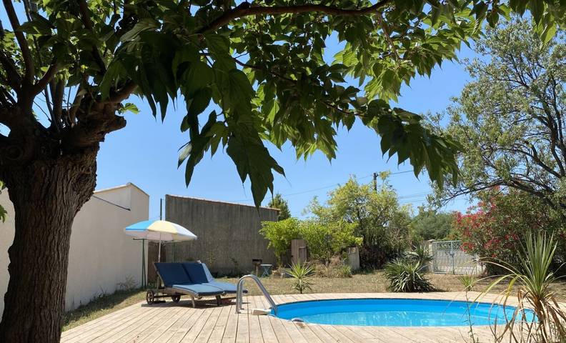 Gîte pour 8 personnes, avec jardin ainsi que terrasse et piscine