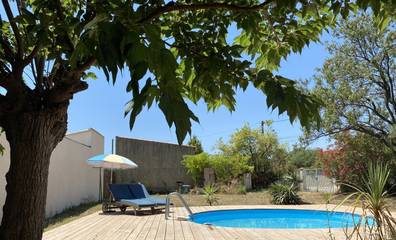 Gîte pour 8 personnes, avec terrasse ainsi que jardin et piscine à Saint-Jean-de-Fos