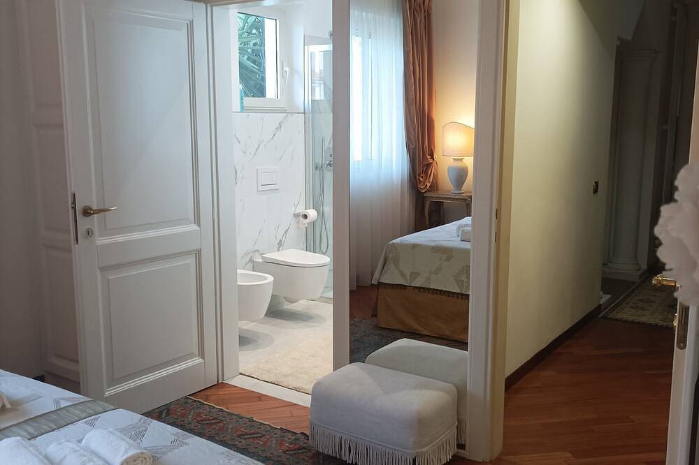 Entire apartment, Casa Del Gelsomino 1 - Double Room with Private Bathroom in Olbia, Costa Smeralda