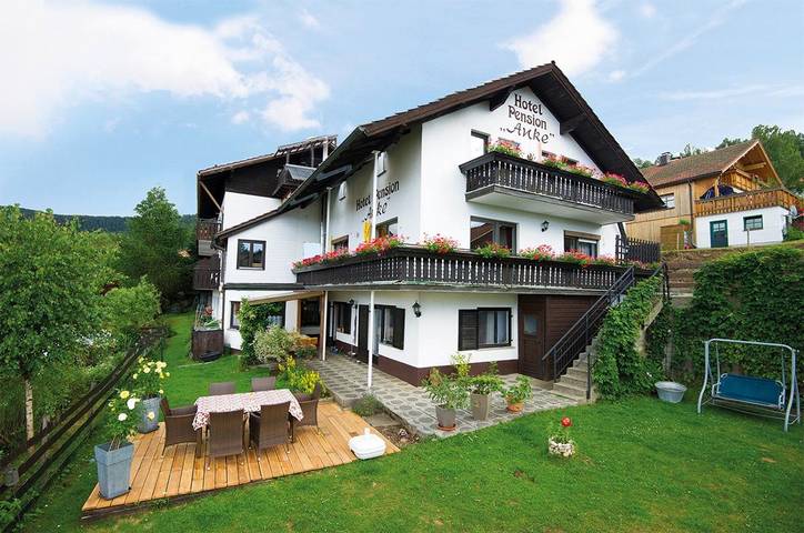 Hôtel, avec Balcon et Balcon/Terrasse ainsi que Jardin et Piscine à Bodenmais