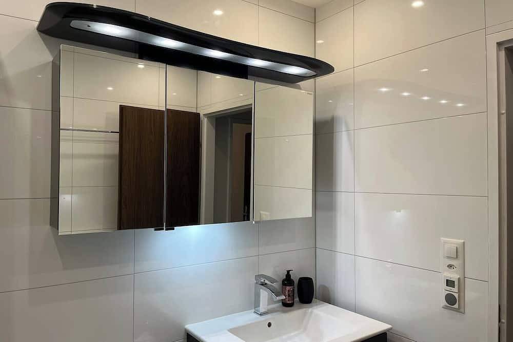 Entire apartment, Central Apartment • Basel Sbb, City Center, Airport Nearby in Basel, Region Basel RDK