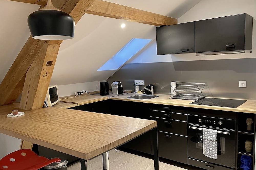 Apartamento entero, F1 de 50 m2 hecho de nuevo, tiene nueve colores tranquilos y cómodos. in Cran-Gevrier, Región de Annecy