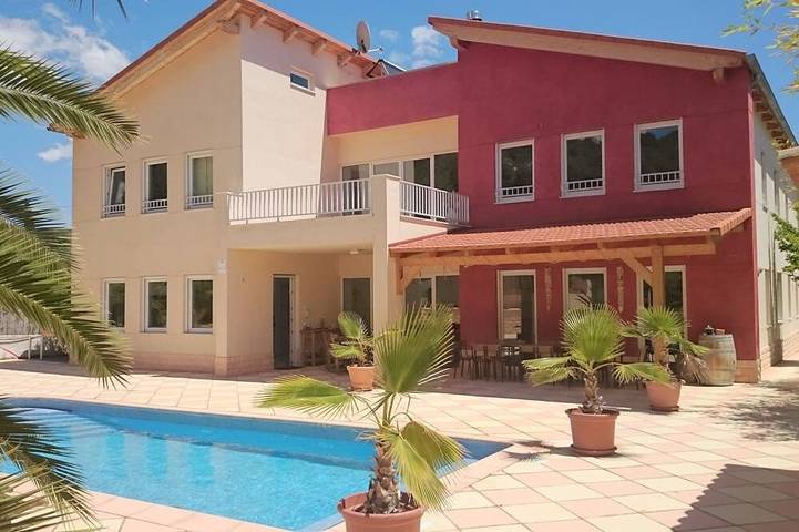 Villa pour 16 personnes, avec balcon et jardin à Calafell