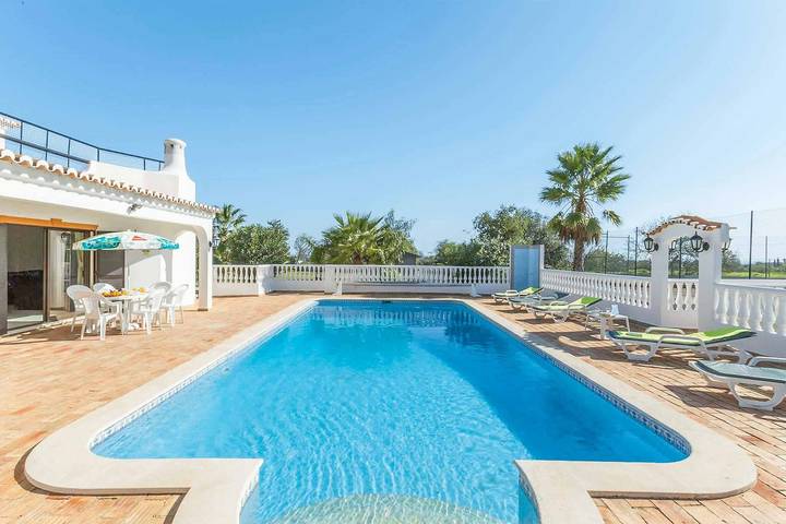 Villa voor 6 personen, met balkon in Armação de Pera