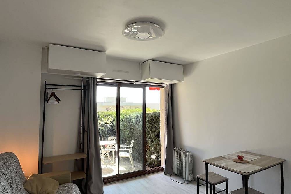 Appartement entier, Charmant Studio avec terrasse et parking à Vence in Vence, Côte méditerranéenne (France)