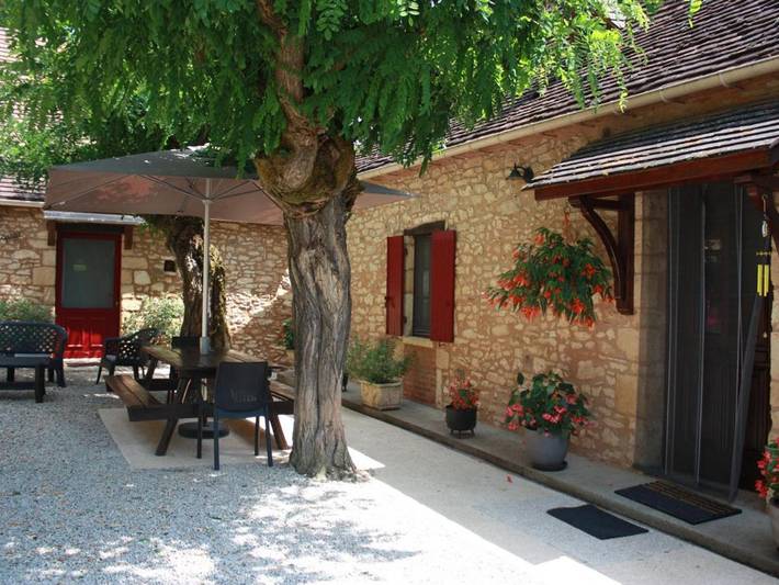 Location de vacances pour 6 personnes, avec terrasse et jardin à Limeuil